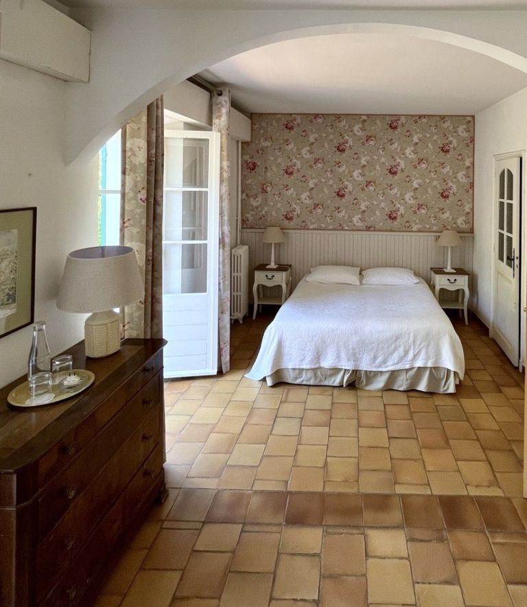 chambres-sup-baignoire-terrasse-1-min-768x885